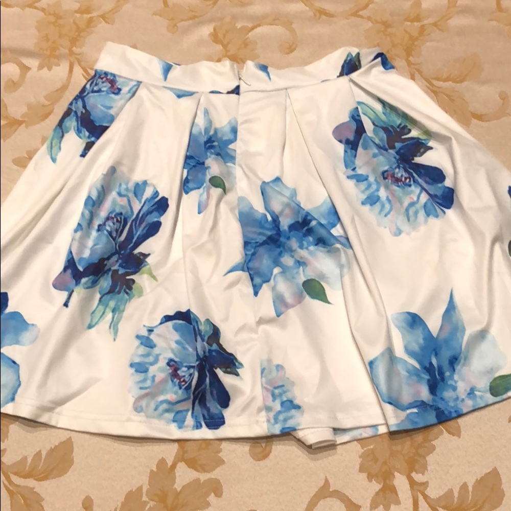 Two piece floral skirt set - Picture 7 of 8